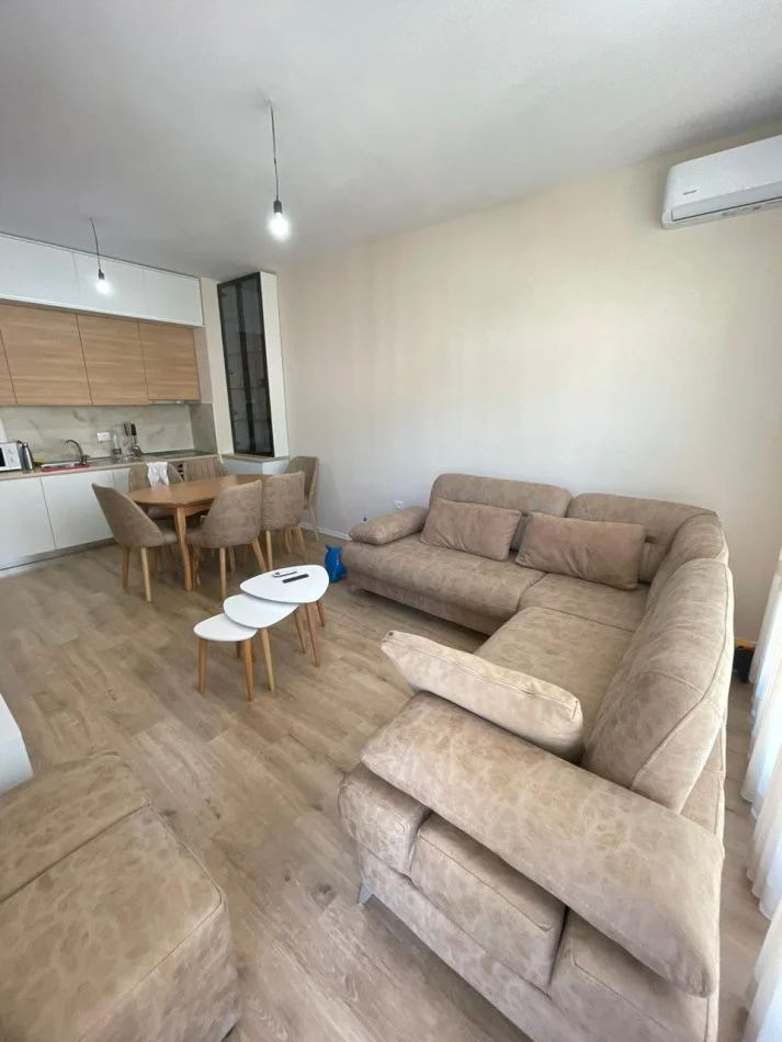 Tirane, jepet me qera apartament 2+1+Ballkon Kati 6, 120 m² 580 € (PORCELAN)