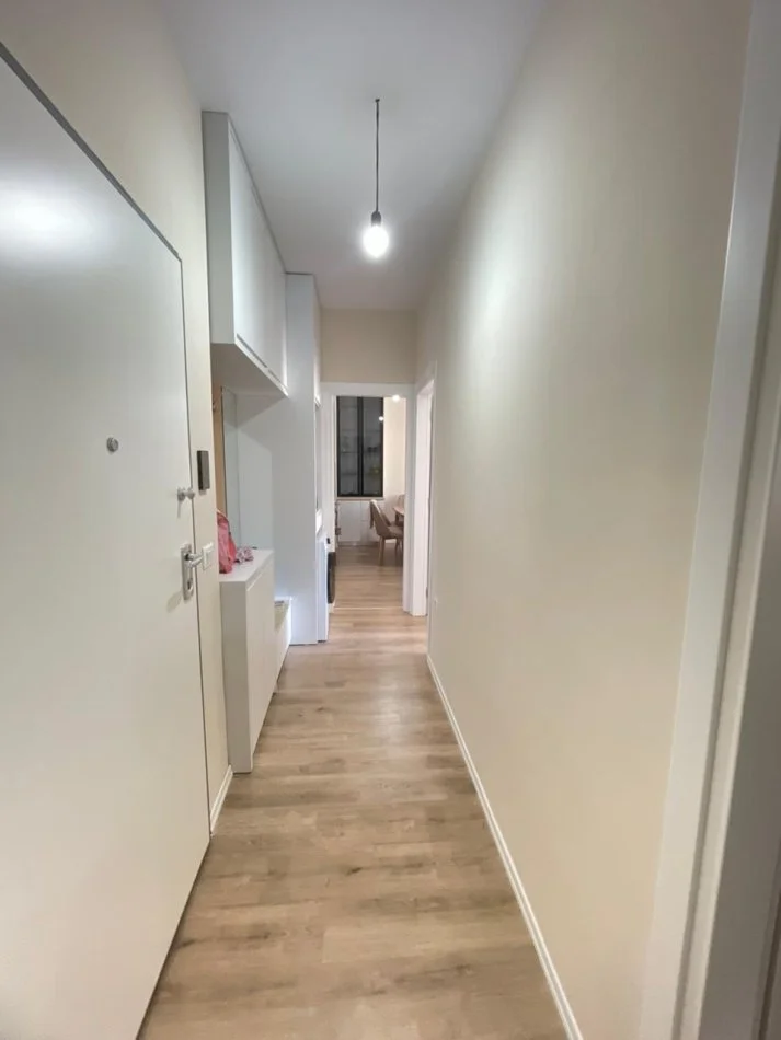 Tirane, jepet me qera apartament 2+1+Ballkon Kati 6, 120 m² 580 € (PORCELAN)