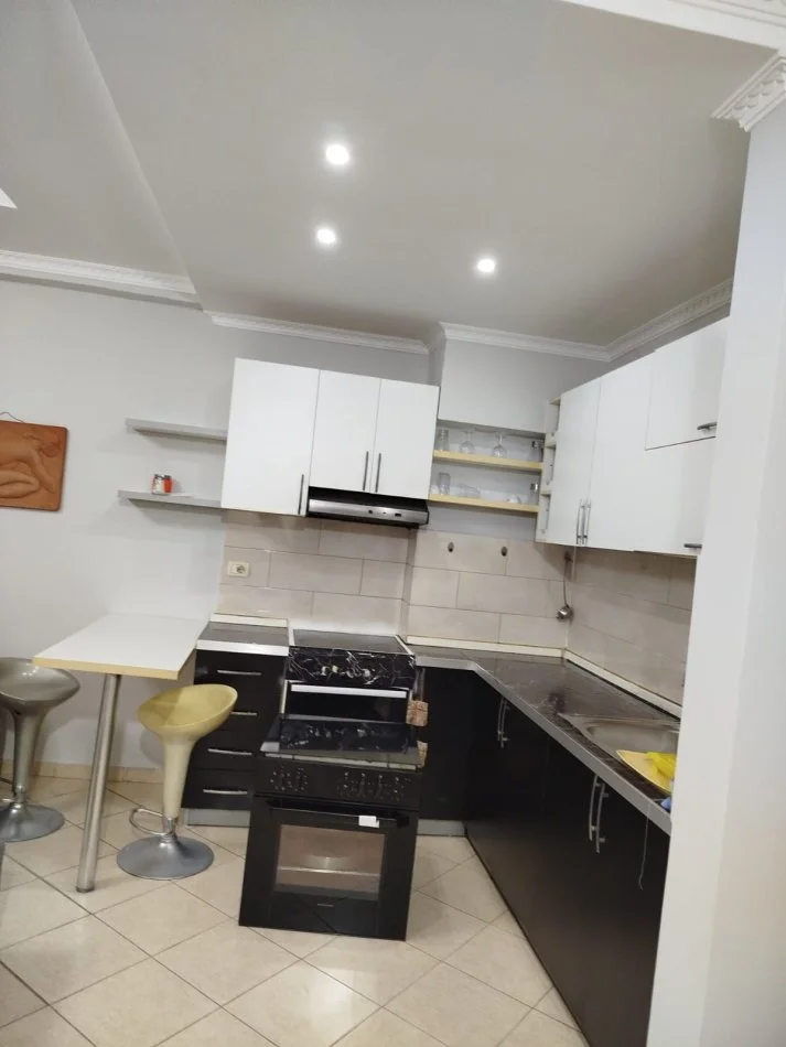 Tirane, Apartament 1+1  me qira Kati 1, 77 m² 35 000 ALL  (Fresk)