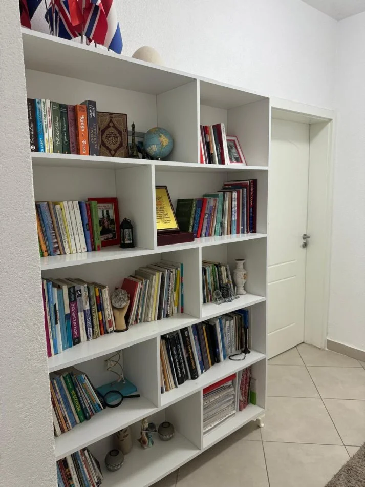 Tirane, jepet me qera apartament 2+1+Ballkon Kati 2, 120 m² 600 € (DON BOSKO)