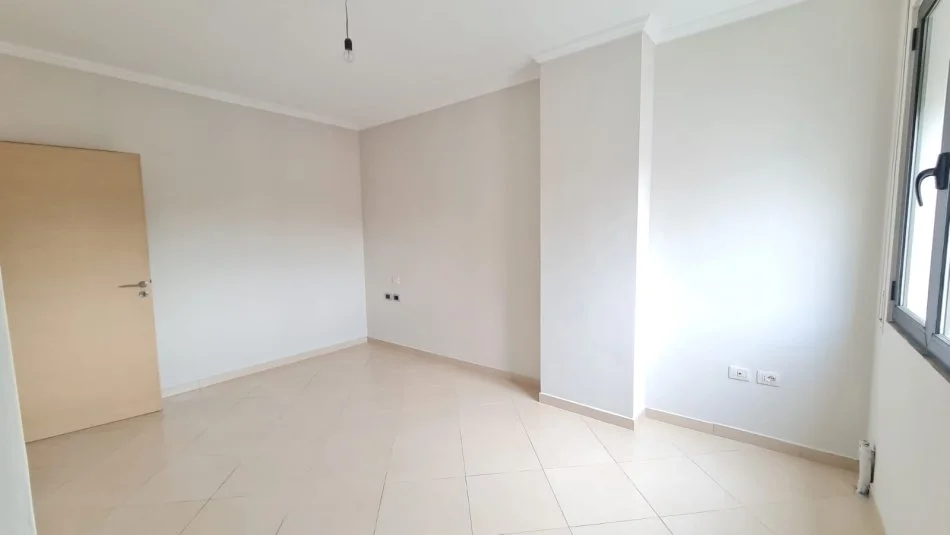 Tirane, Apartament 3+1 + Post parkimi per shitje  Kati 3, 122 m² 320.000 €