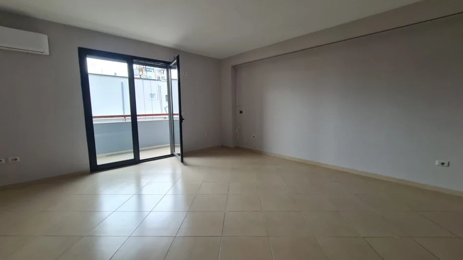 Tirane, Apartament 3+1 + Post parkimi per shitje  Kati 3, 122 m² 320.000 €