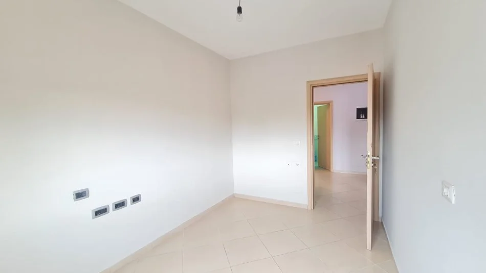 Tirane, Apartament 3+1 + Post parkimi per shitje  Kati 3, 122 m² 320.000 €