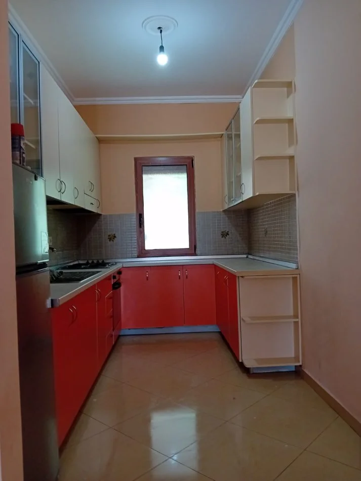 Tirane, jepet me qera apartament 2+1 Kati 2, 80 m² 460 € (5 maji)