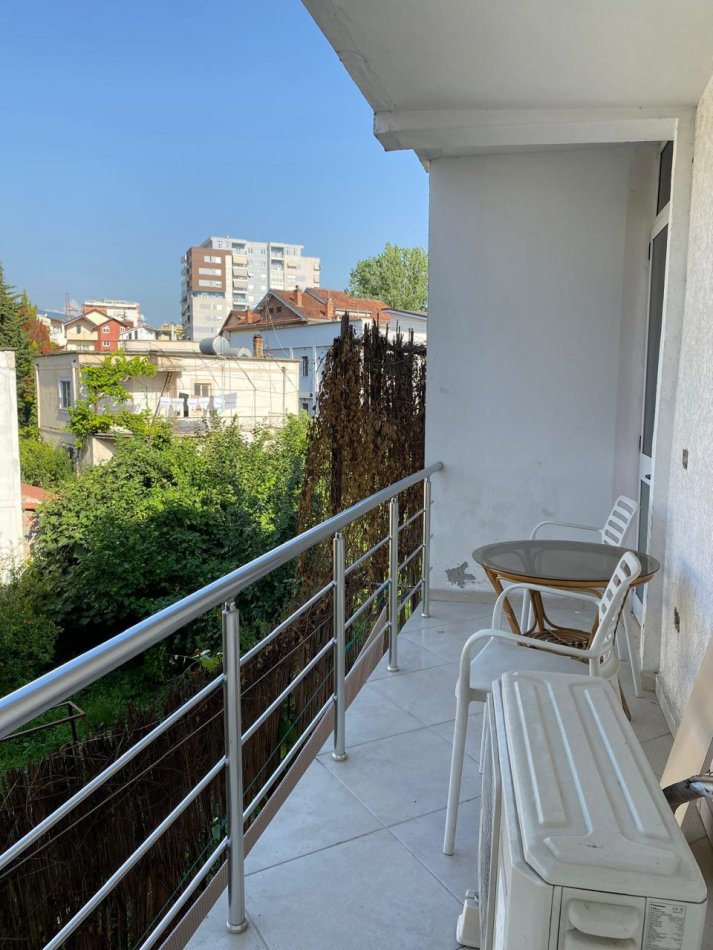 Tirane, jap me qera Vile 1+1+Ballkon Kati 1, 60 m² 600 € (RR.e Elbasanit)