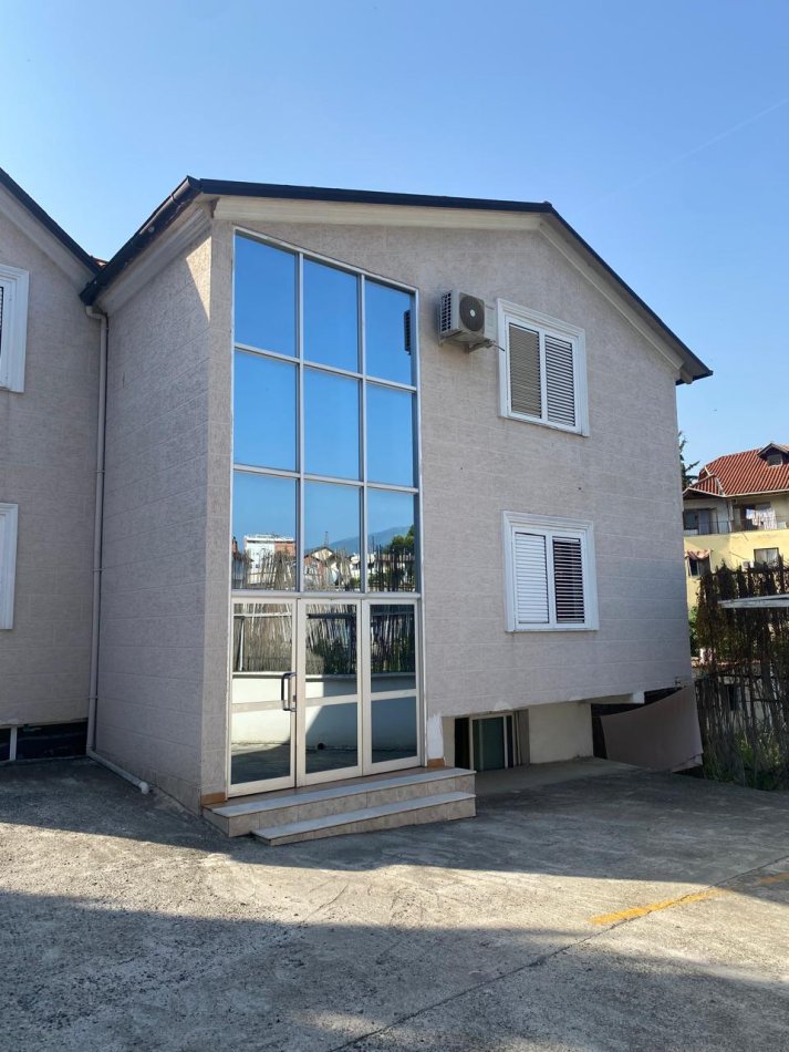 Tirane, jap me qera Vile 1+1+Ballkon Kati 1, 60 m² 600 € (RR.e Elbasanit)