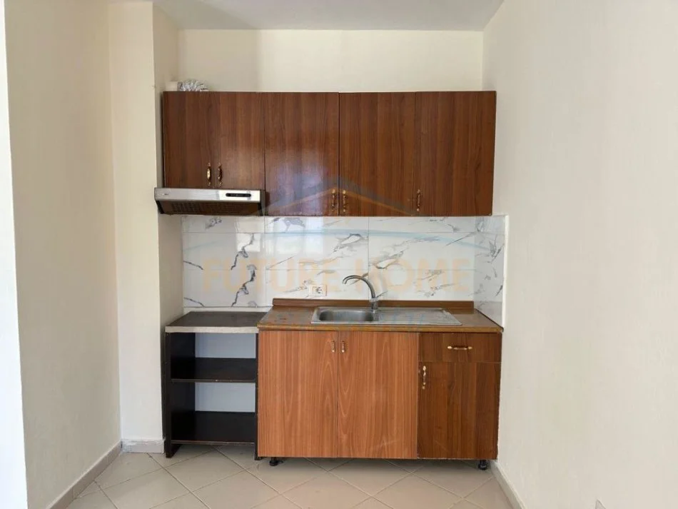 Tirane, jepet me qera apartament 1+1 Kati 2, 65 m² 250 € (Misto Mame)