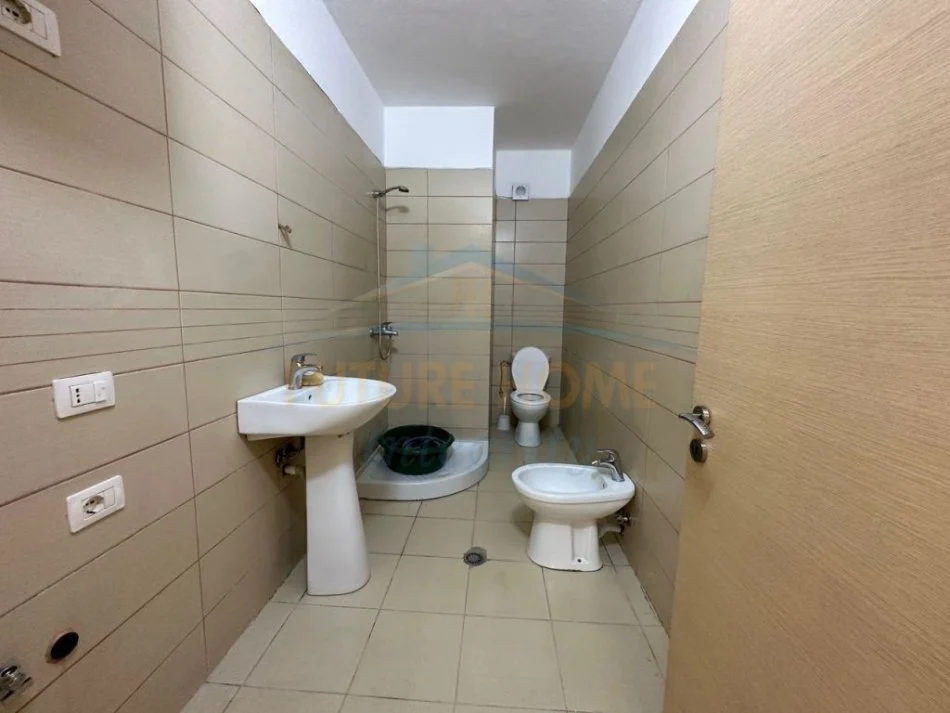 Tirane, jepet me qera apartament 1+1 Kati 2, 65 m² 250 € (Misto Mame)