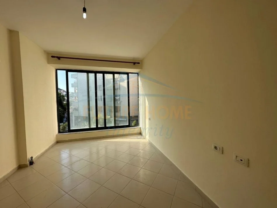 Tirane, jepet me qera apartament 1+1 Kati 2, 65 m² 250 € (Misto Mame)