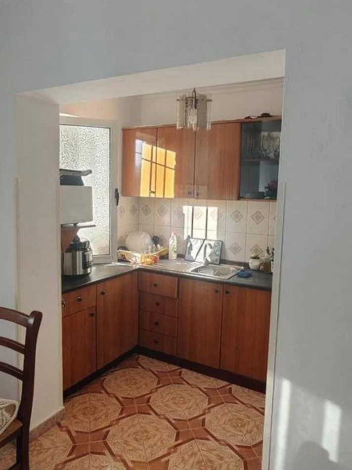 Tirane, shitet apartament 2+1 Kati 4, 75 m² 115.000 € (Brryli)