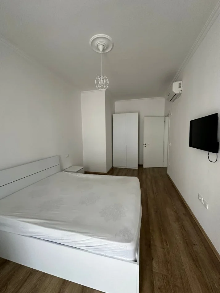Tirane, jepet me qera apartament 2+1+Ballkon Kati 4, 90 m² 800 € (kompleksi Kika 2)