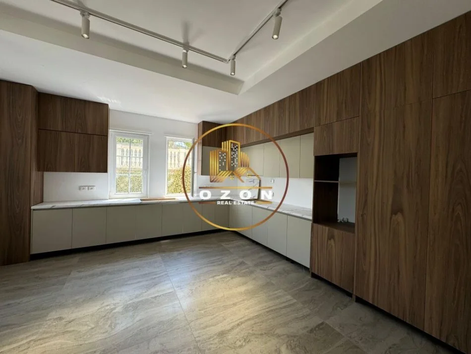 Vila 3-Katëshe Moderne me Qira në Rezidencën Akacia Hills, Mjull Bathore!