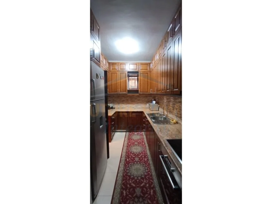 Tirane, jepet me qera apartament 2+1 Kati 10, 125 m² 800 € (BLLOK)