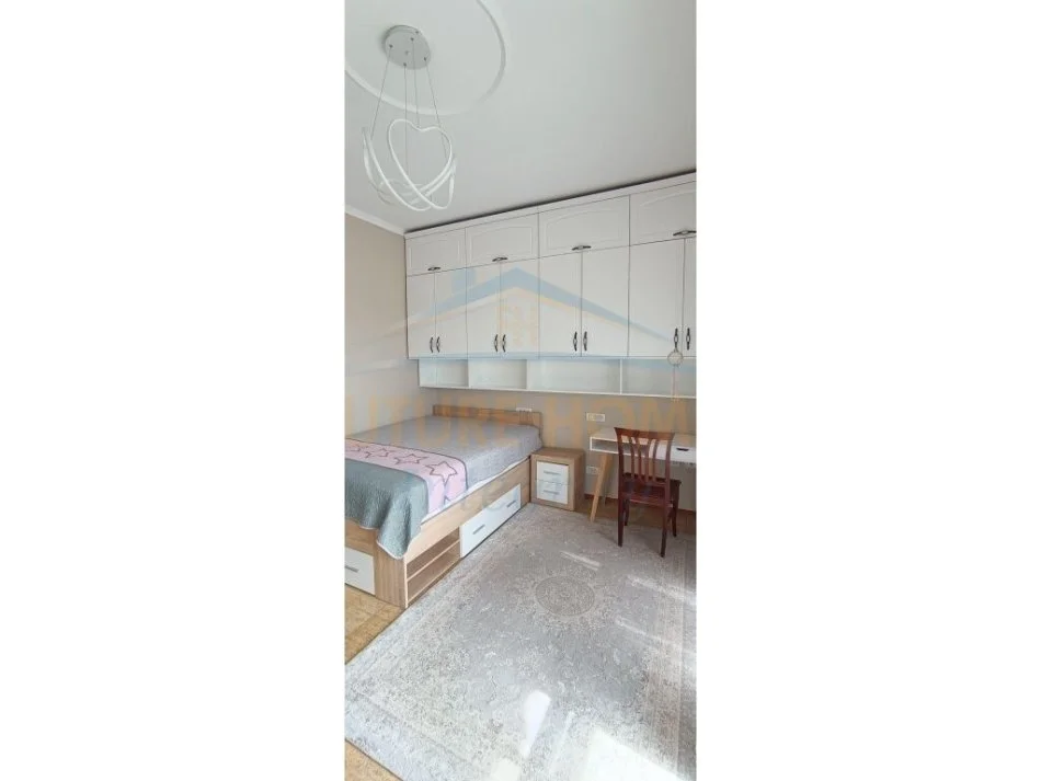 Tirane, jepet me qera apartament 2+1 Kati 10, 125 m² 800 € (BLLOK)
