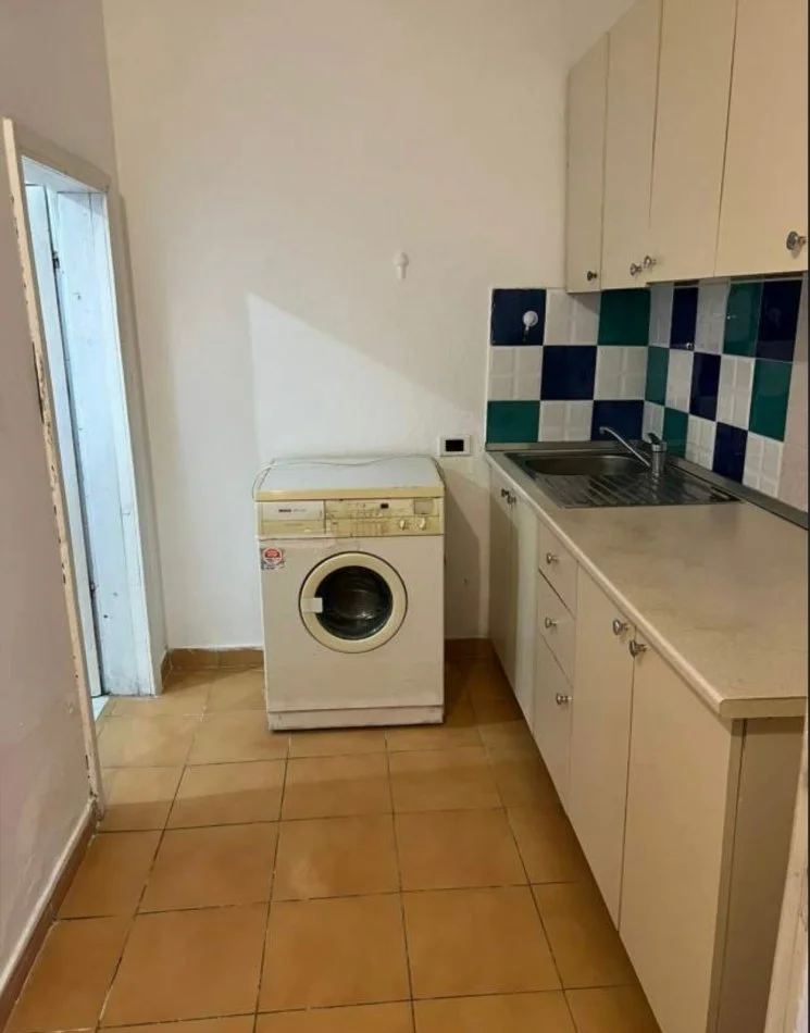 Tirane, jepet me qera apartament 2+1 Kati 1, 90 m² 250 € (Todi Shkurti, Tregu Elektrik)