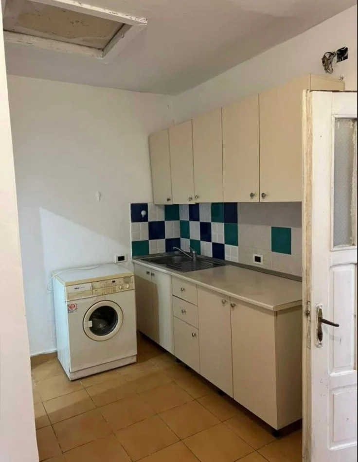 Tirane, jepet me qera apartament 2+1 Kati 1, 90 m² 250 € (Todi Shkurti, Tregu Elektrik)