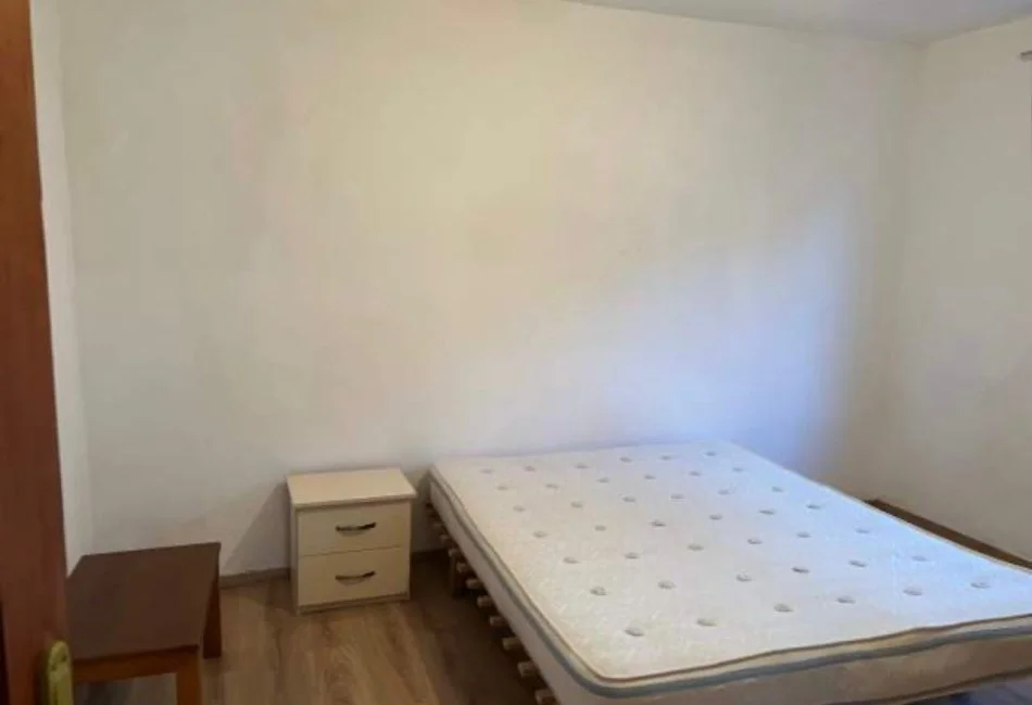 Tirane, jepet me qera apartament 2+1 Kati 1, 90 m² 250 € (Todi Shkurti, Tregu Elektrik)