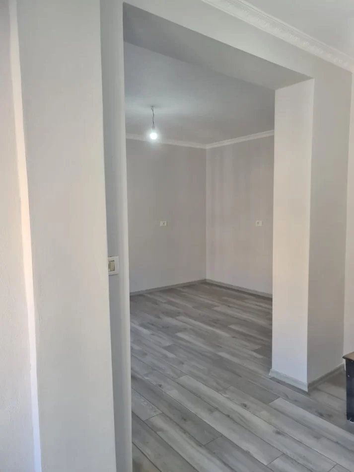 Tirane, shitet apartament 1+1 Kati 3, 128.000 € 