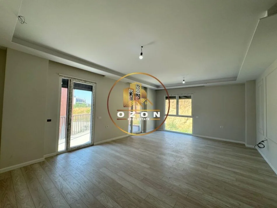 Apartament 3+1+2+ Verandë në shitje në një Rezidencë tek TEG-u!
