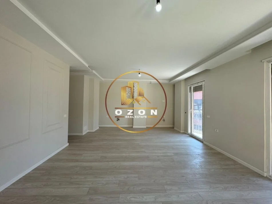Apartament 3+1+2+ Verandë në shitje në një Rezidencë tek TEG-u!