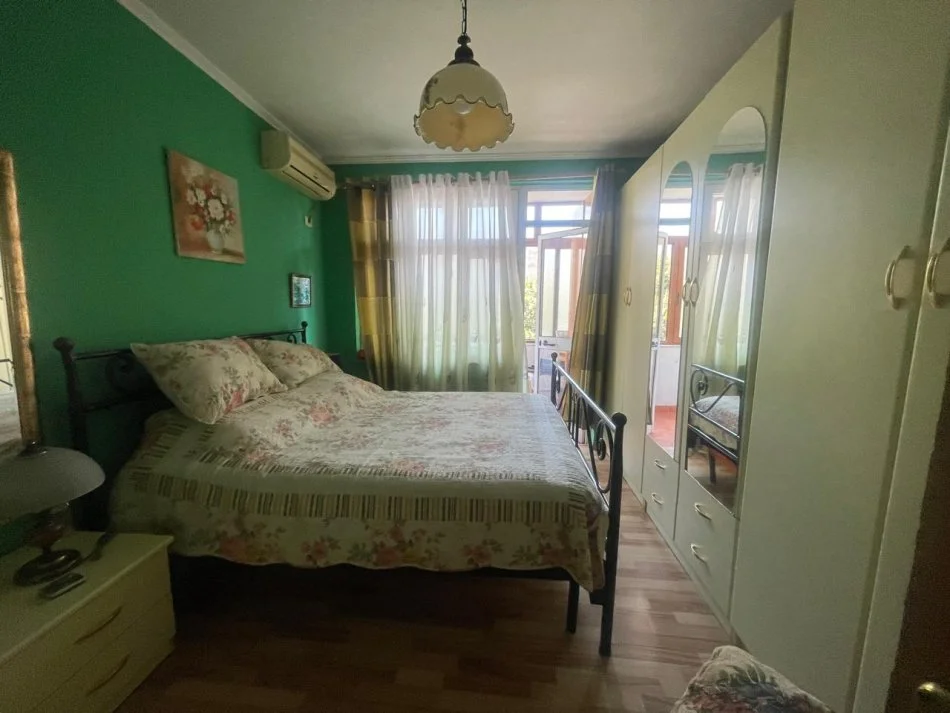 Tirane, jepet me qera apartament 2+1+Ballkon Kati 3, 70 m² 500 € (Mine Peza)