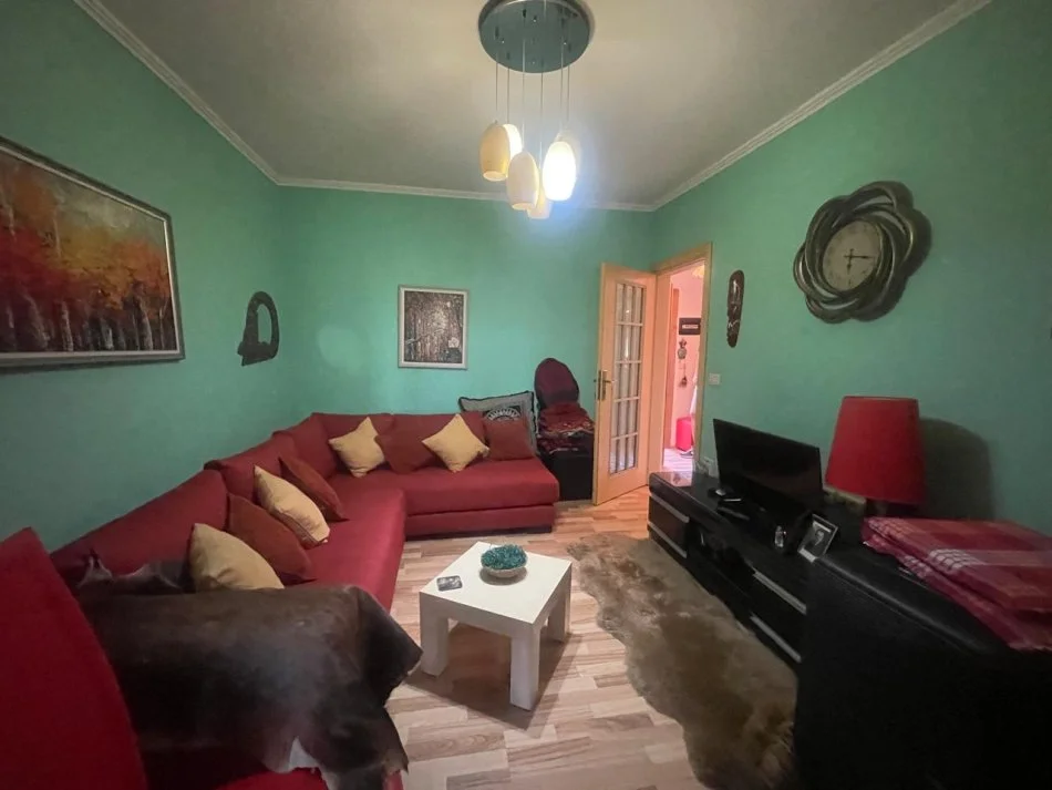 Tirane, jepet me qera apartament 2+1+Ballkon Kati 3, 70 m² 500 € (Mine Peza)