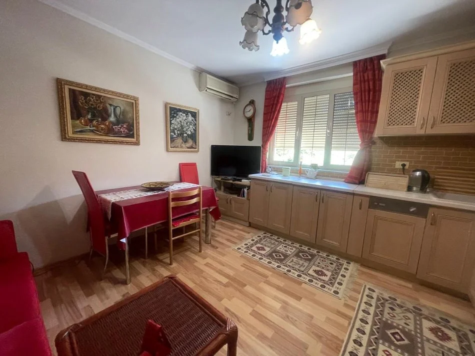 Tirane, jepet me qera apartament 2+1+Ballkon Kati 3, 70 m² 500 € (Mine Peza)