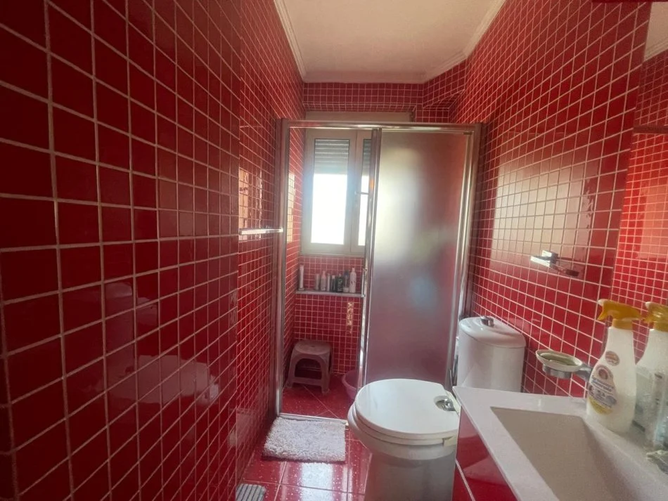 Tirane, jepet me qera apartament 2+1+Ballkon Kati 3, 70 m² 500 € (Mine Peza)