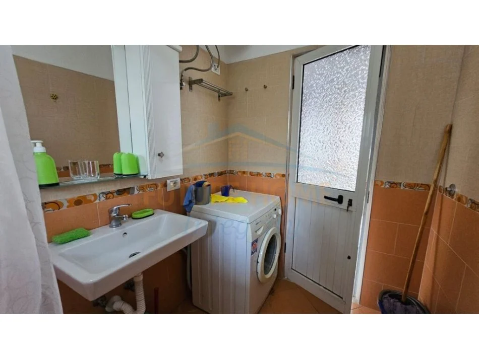 Tirane, jepet me qera apartament 1+1 Kati 3, 66 m² 400€ (ALI DEM)