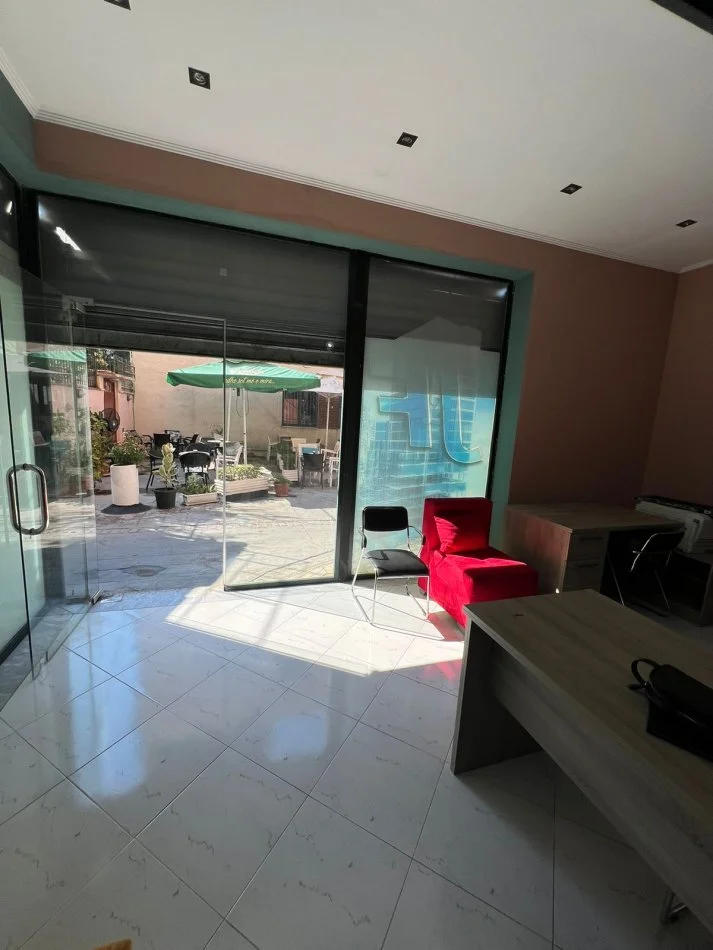 Tirane, shitet ambjent biznesi Kati 0, 36 m² 65.000 € (21 Dhjetori)