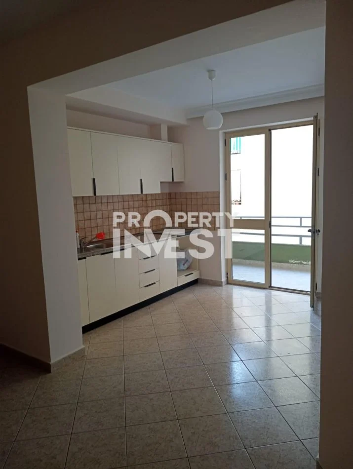 Tirane, jepet me qera apartament 1+1 Kati 3, 82 m² 450 € (Myslym Shyr)