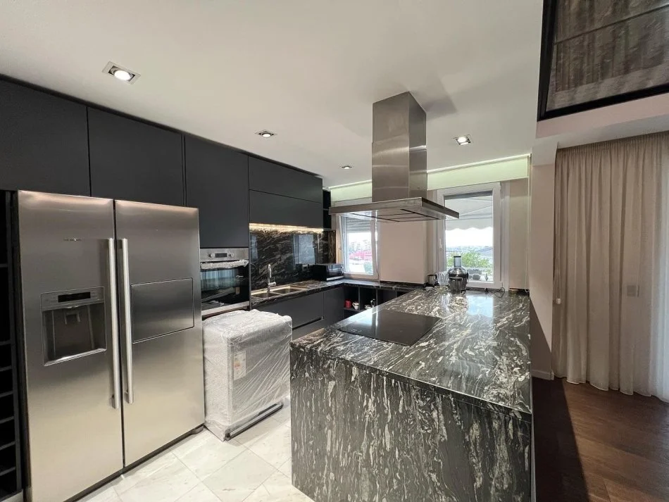 Tirane, jepet me qera apartament 3+1+Ballkon Kati 2, 200 m² 1.500 € (KOPSHTI BOTANIK)