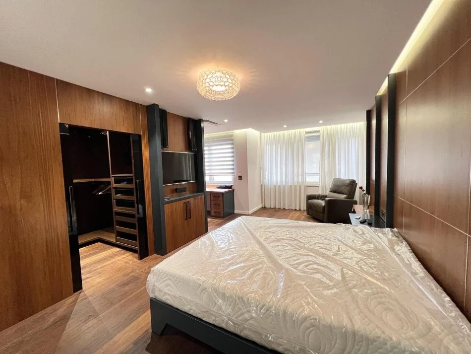 Tirane, jepet me qera apartament 3+1+Ballkon Kati 2, 200 m² 1.500 € (KOPSHTI BOTANIK)