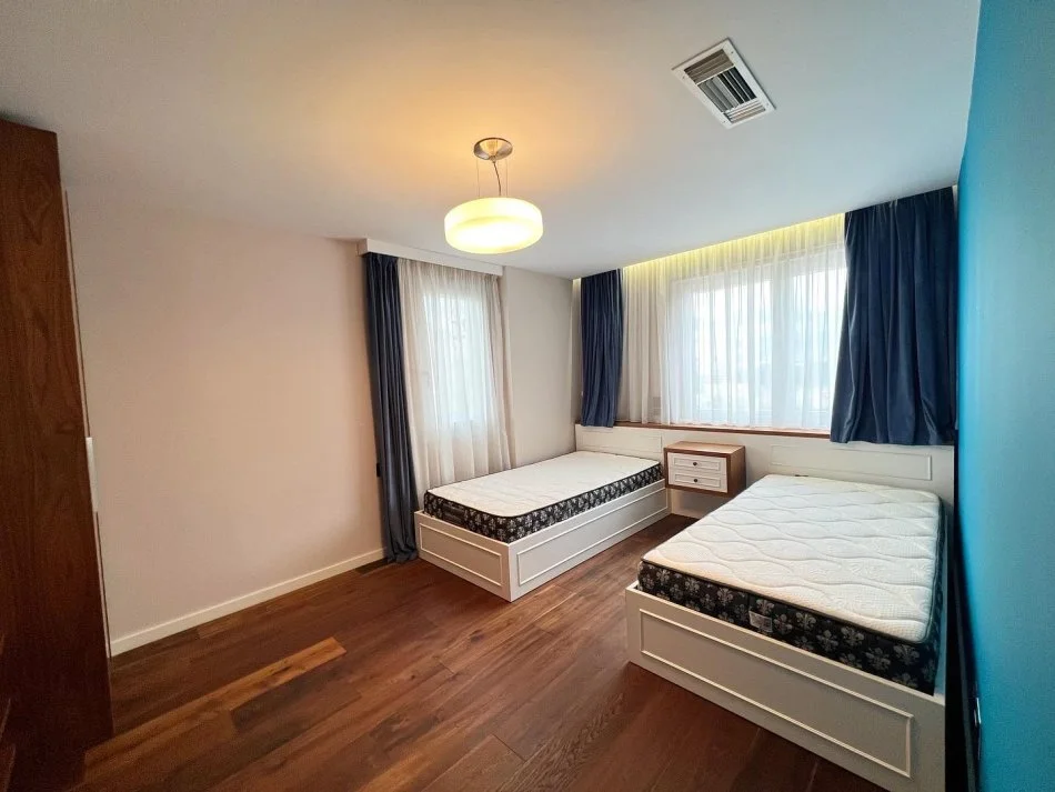 Tirane, jepet me qera apartament 3+1+Ballkon Kati 2, 200 m² 1.500 € (KOPSHTI BOTANIK)