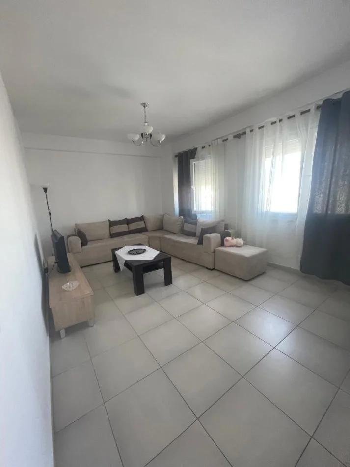 Tirane, jepet me qera apartament 1+1 Kati 8, 90 m² 450 €
