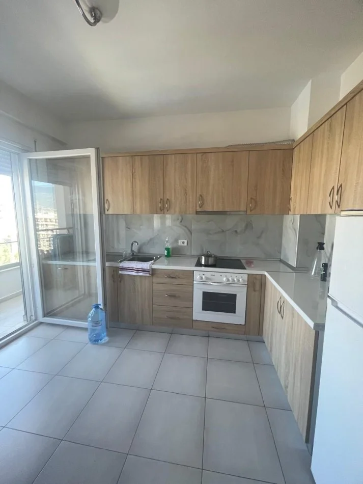 Tirane, jepet me qera apartament 1+1 Kati 8, 90 m² 450 €