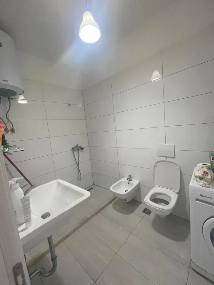 Tirane, jepet me qera apartament 1+1 Kati 8, 90 m² 450 €