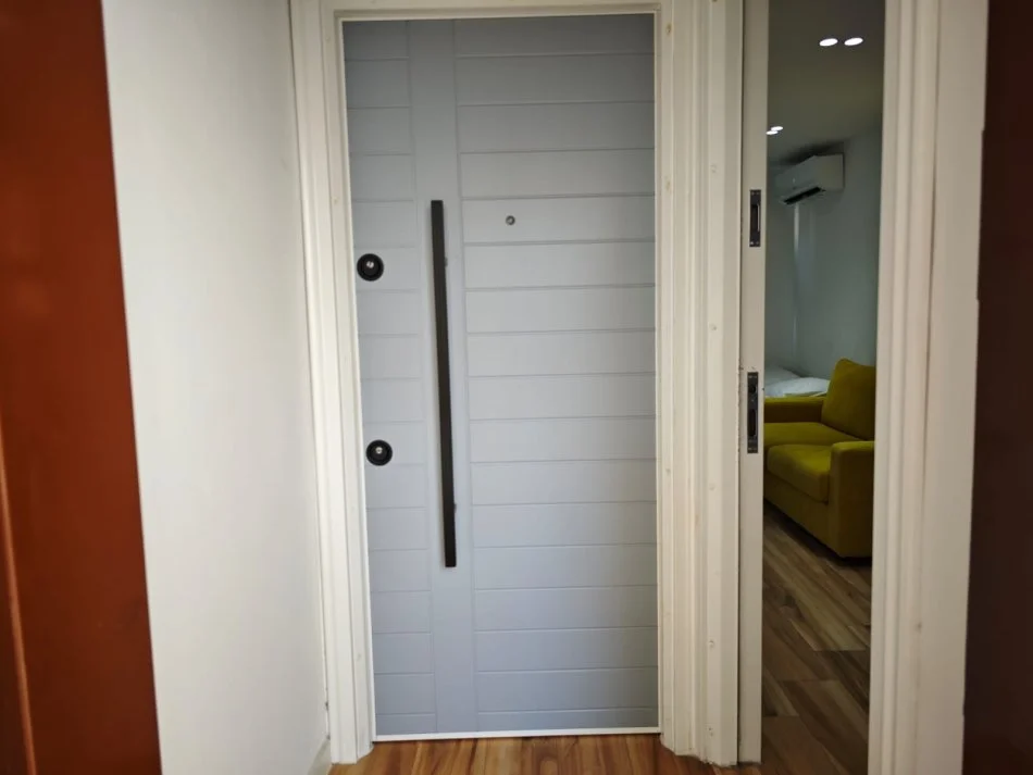 Tirane, 2 Garsoniere per shitje  125.000 € (Rruga Fortuzi)