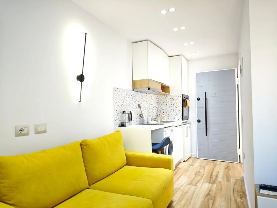 Tirane, 2 Garsoniere per shitje  125.000 € (Rruga Fortuzi)