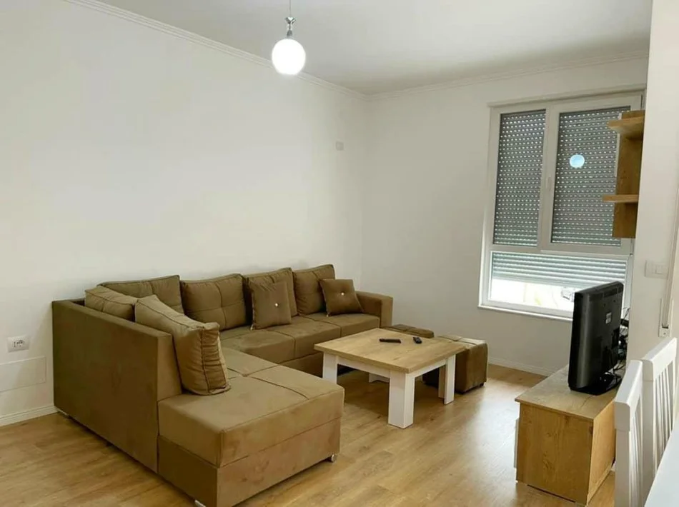 Tirane, jepet me qera apartament 2+1+Ballkon Kati 3, 100 m² 500 € (BRRYLI, MATERNITETI I RI)