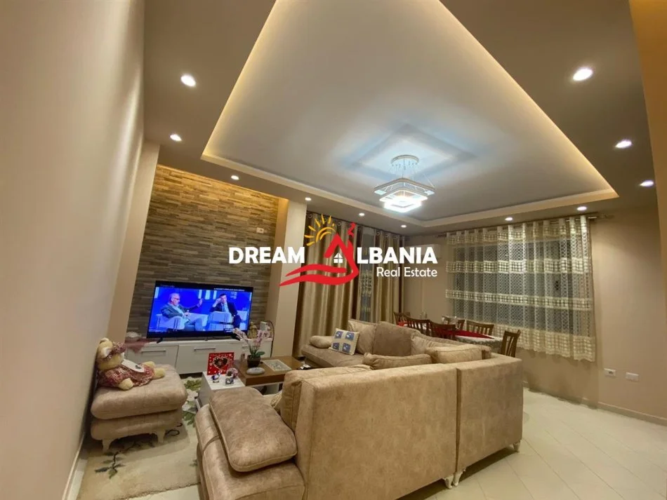 Tirane, jepet me qera apartament 2+1 , 117 m² 520 € (ne Fresk)