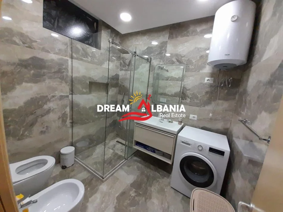 Tirane, jepet me qera apartament 2+1 , 117 m² 520 € (ne Fresk)