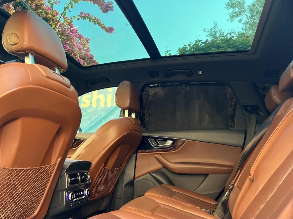 Tirane, Shitet Audio Q7 viti 2017 Gjendje perfekte, Automat Benzin, e bardhë automatik Kondicioner 195.000 km 26.000 €