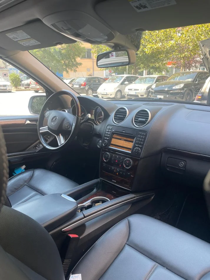 Tirane, shitet makine Mercedes-Benz Gl450 Benzin/Gaz Benzin+Gaz, gri metalizato automatik Klima 265.000 km 15.000 €