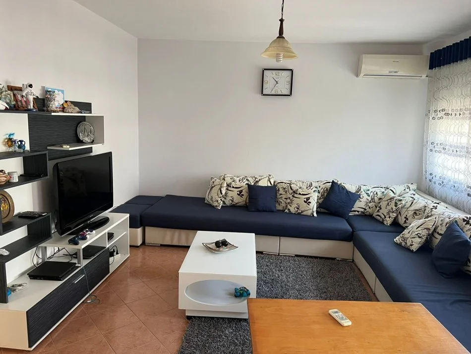 Mali Robit, shitet apartament 1+1 Kati 3, 65 m² 65.000 €