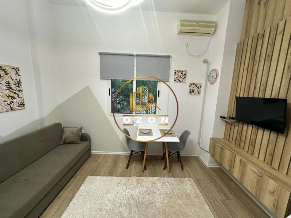 Gasoniere për Shitje pranë Qendrës Globe!