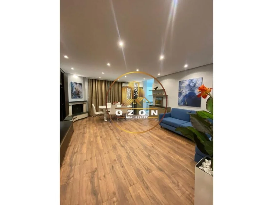 Apartament 2+1+2 për qira tek Ish Ekspozita!