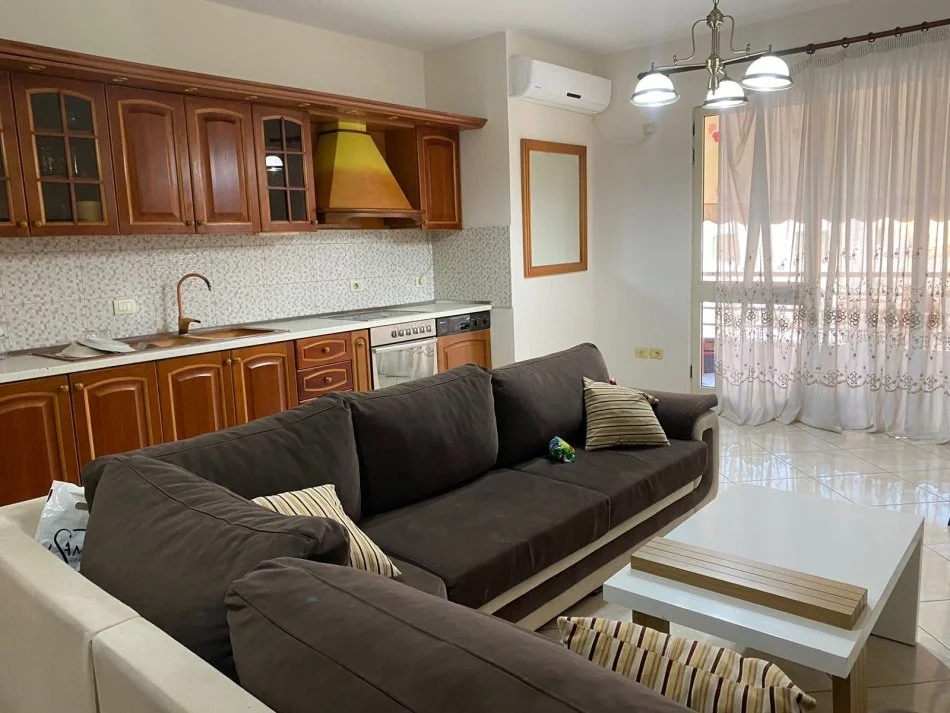 Tirane, jepet me qera apartament 3+1+Ballkon Kati 6, 126 m² 450 € (teodor keko)