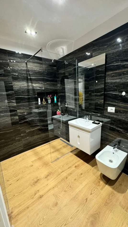 Tirane, shitet apartament 2+1+Aneks+Ballkon Kati 9, 134 m² 269.000 € (21 Dhjetori)