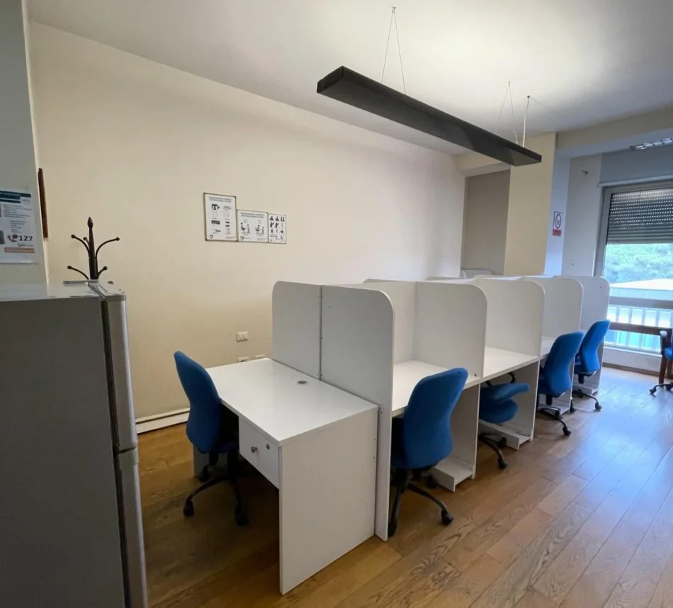 Tirane, Zyre me qira  Kati 4, 145 m² 1.550 € ( Garda)